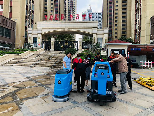  鼎潔盛世洗地機助力小區(qū)停車場，零差評57