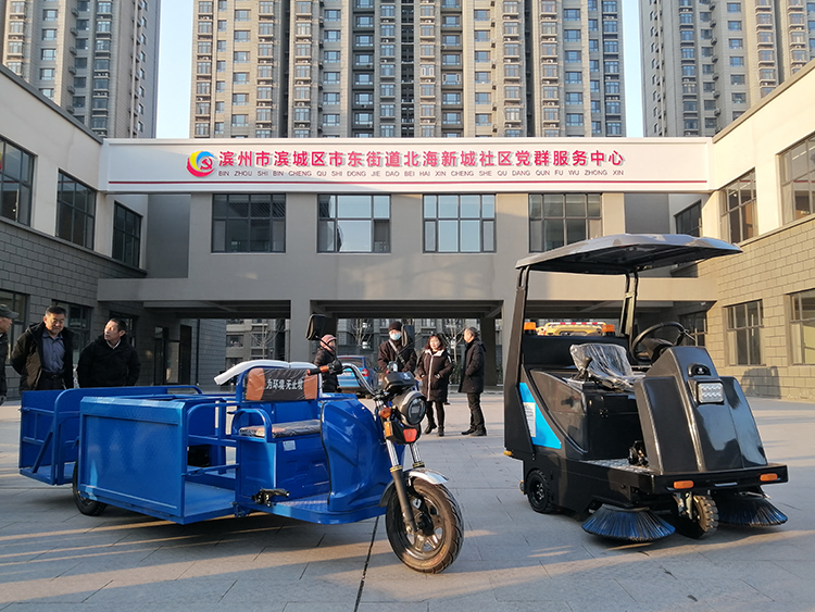 駕駛式清掃車(chē)成為當(dāng)前清潔行業(yè)的時(shí)尚潮流15